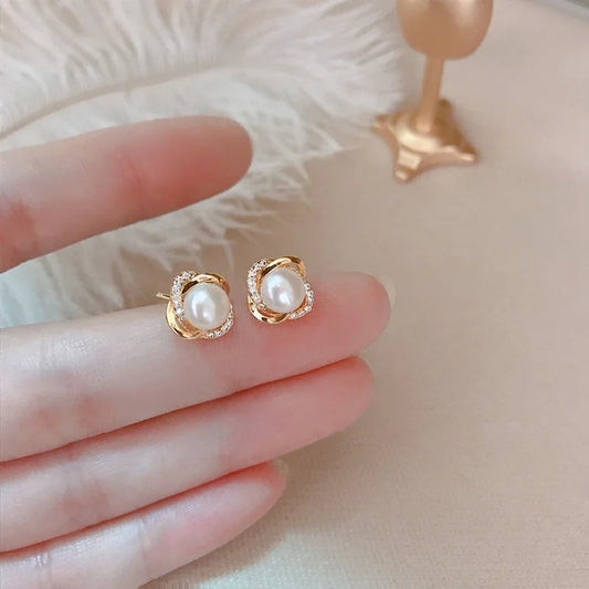 Puces Élégance 14K – Perle & Zircon Torsadé